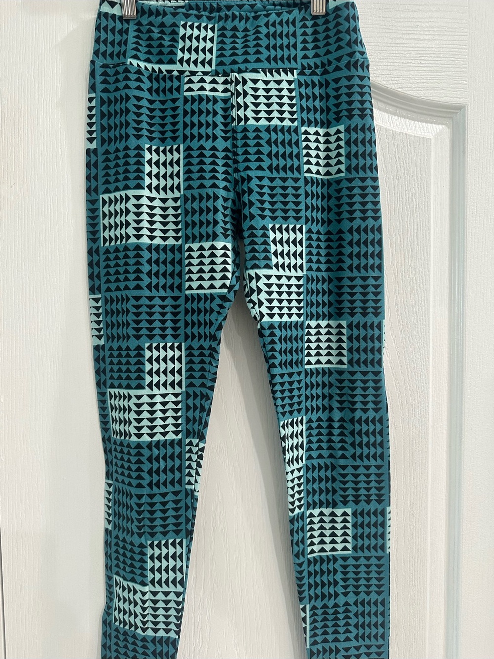 LuLaRoe Teal and Light Aqua Geometric Leggings